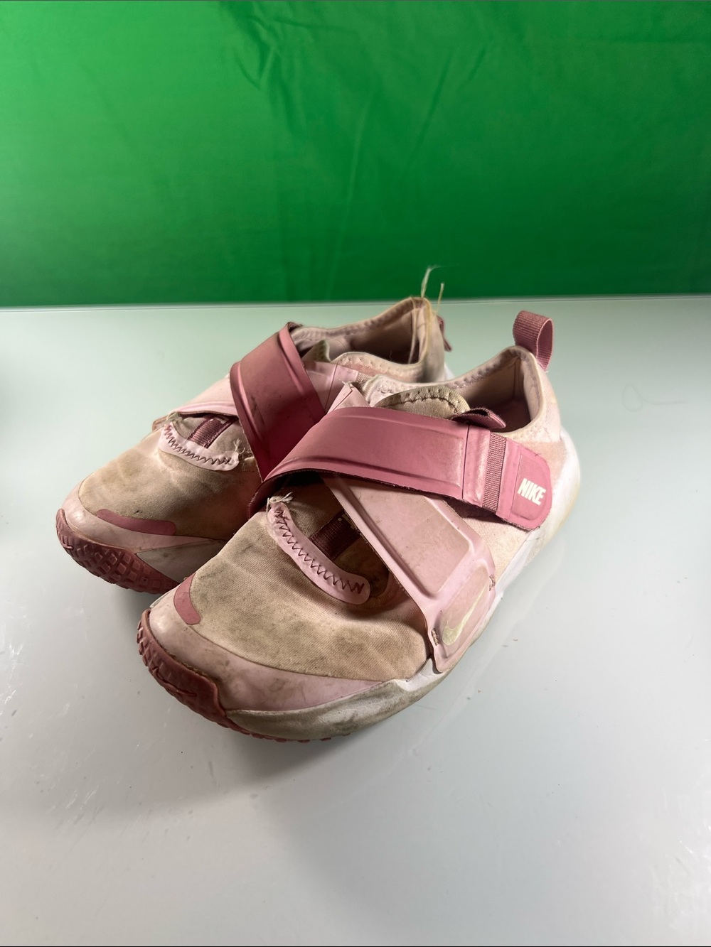 Nike Kids Pink and Beige Hook-and-Loop Athletic Sneakers